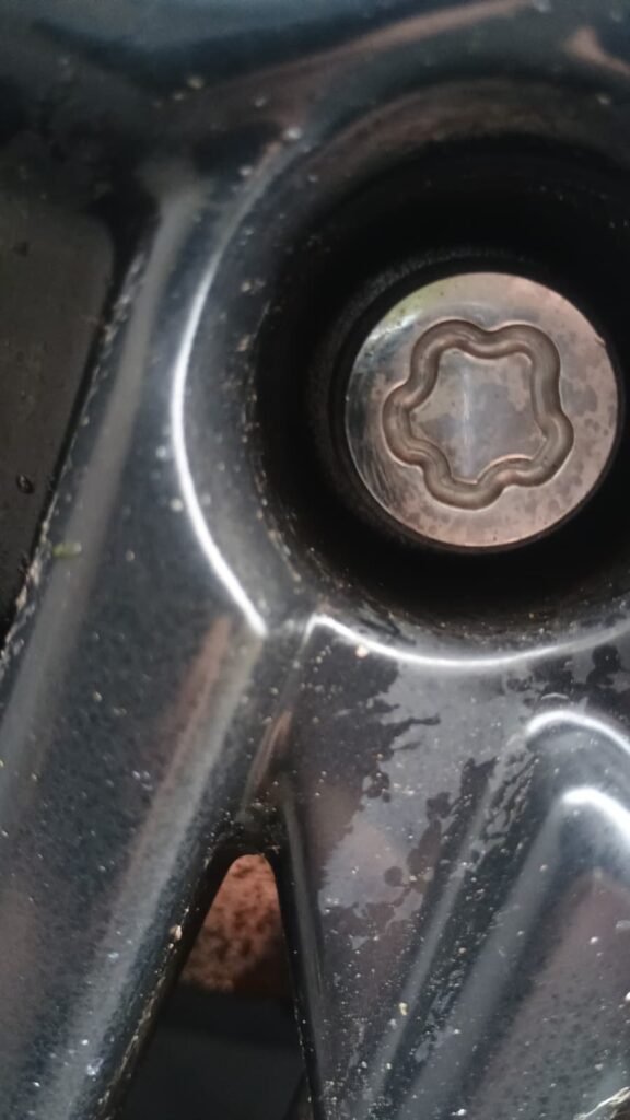 Nissan Leaf wheel locking key