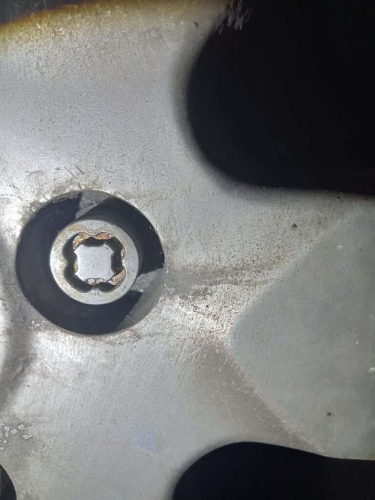 Nissan Micra wheel locking key