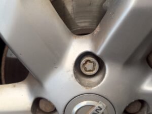 Nissan Note wheel locking nut
