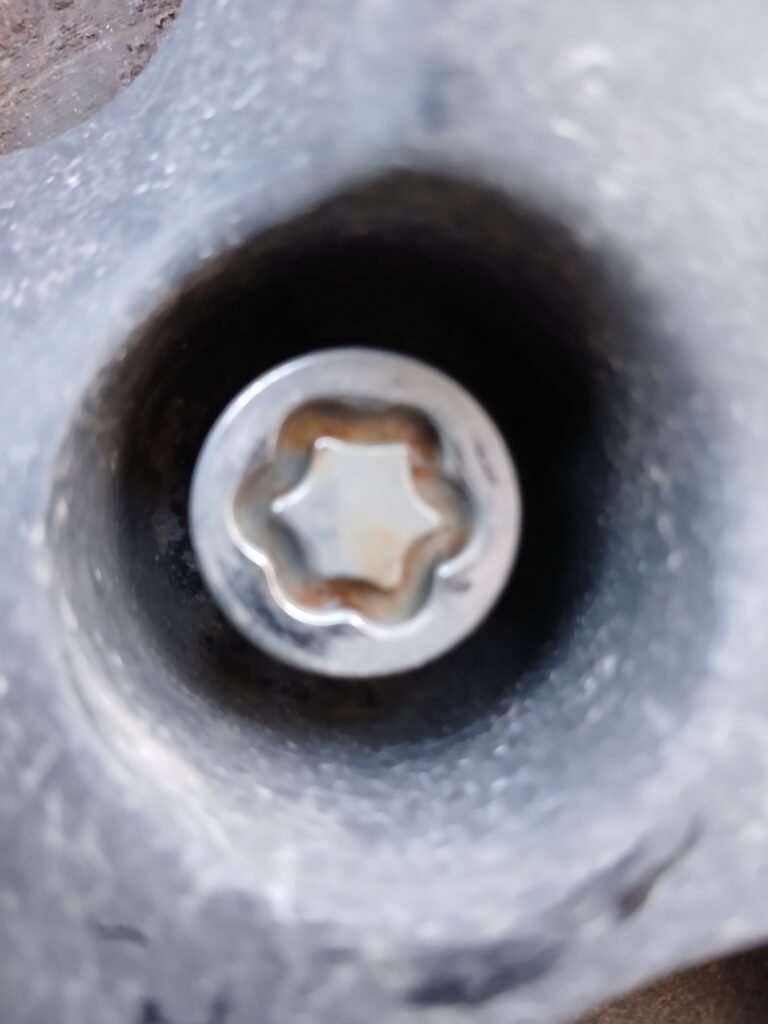 Nissan Note wheel locking key