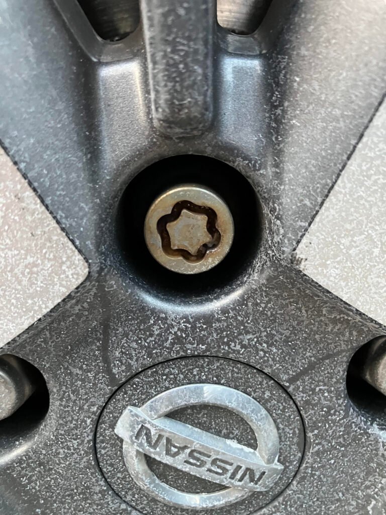 Nissan Pathfinder wheel nut key replacement