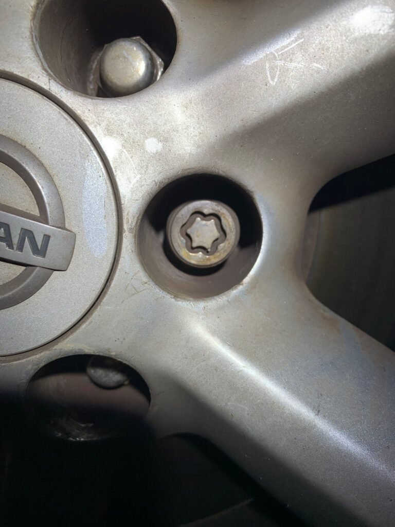 Nissan Pathfinder wheel locking key