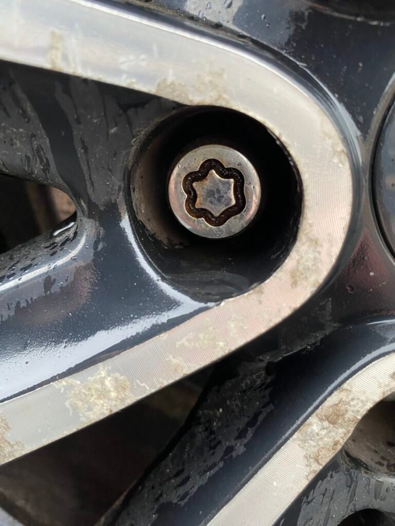 Nissan Qashqai locking lug nut