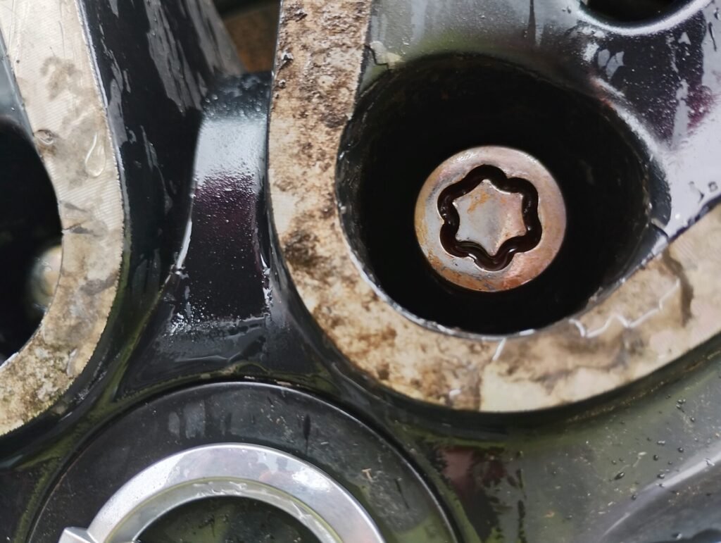 Nissan Qashqai locking wheel nut key