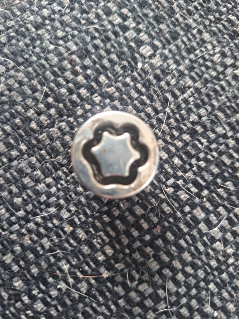 Nissan Qashqai locking wheel nut key