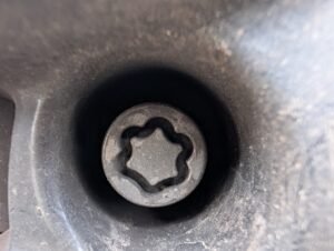 Nissan Qashqai locking wheel nut key