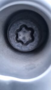 Nissan Qashqai lug nut key