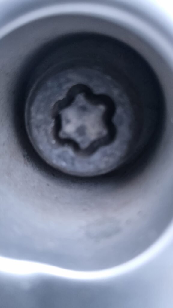 Nissan Qashqai lug nut key