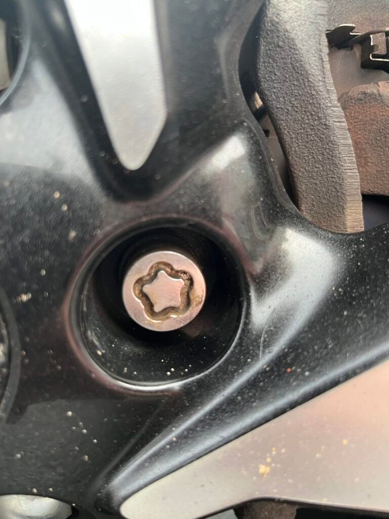 Nissan Qashqai wheel locking key