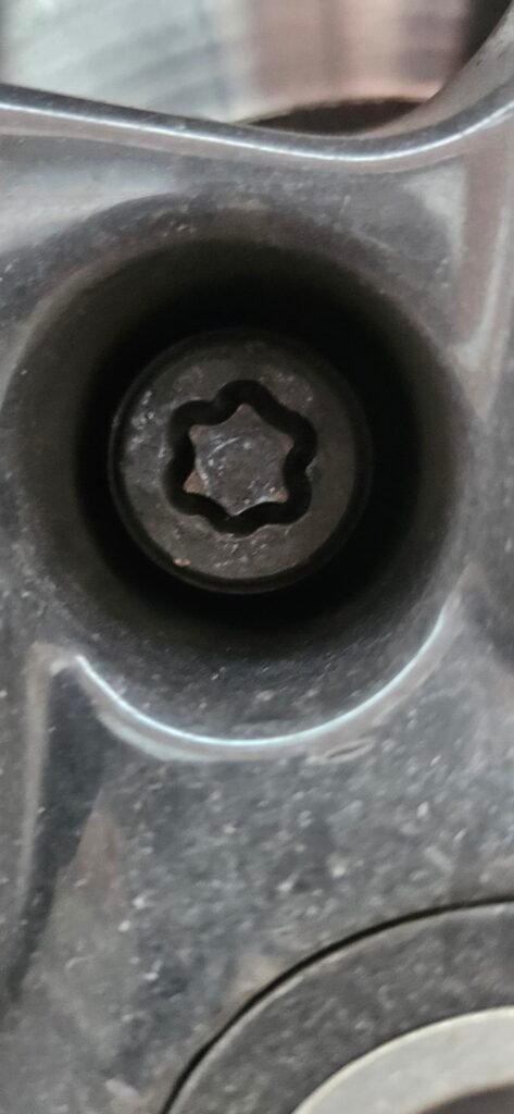 Nissan Qashqai j11 1.5dci 2019 wheel nut key replacement