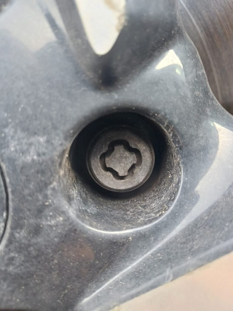 Nissan Quashqui wheel lock key code