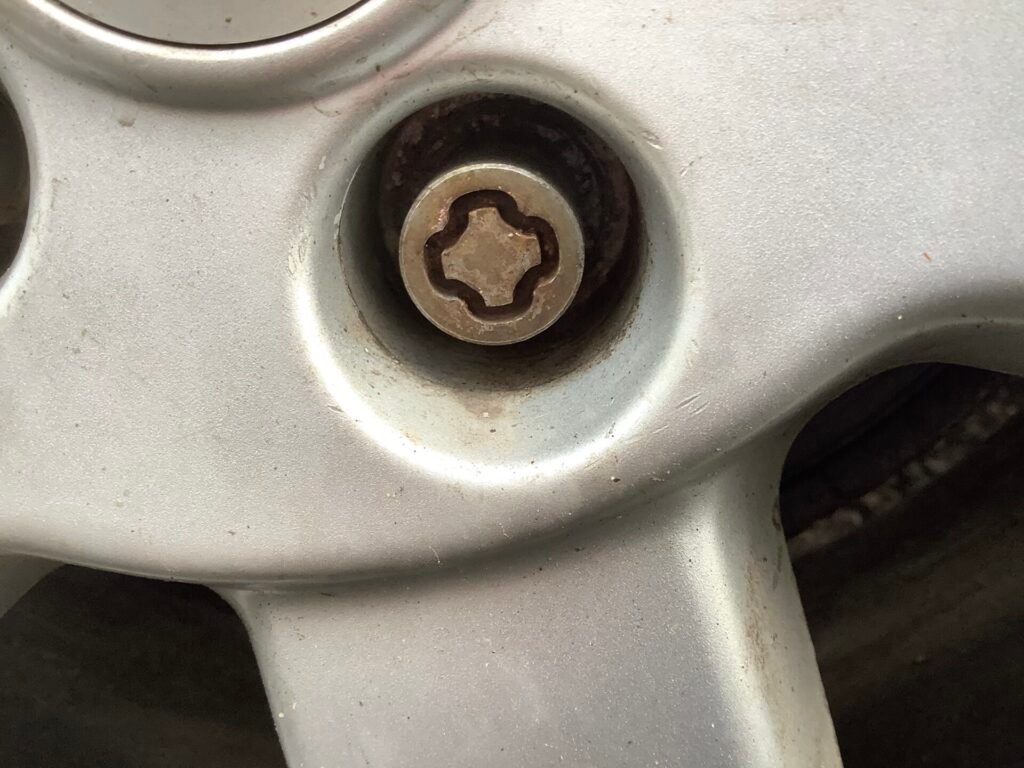 Nissan X trail wheel nut key replacement