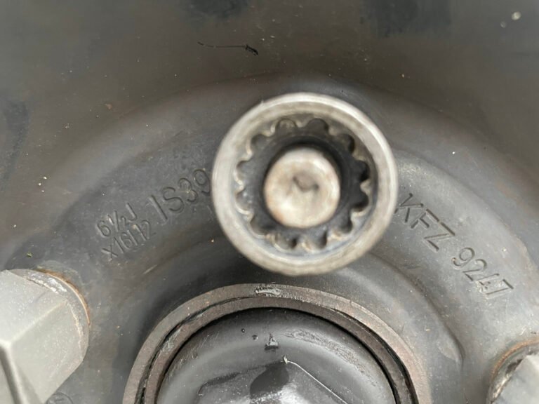 Opel Astra J wheel locking nut key replacement
