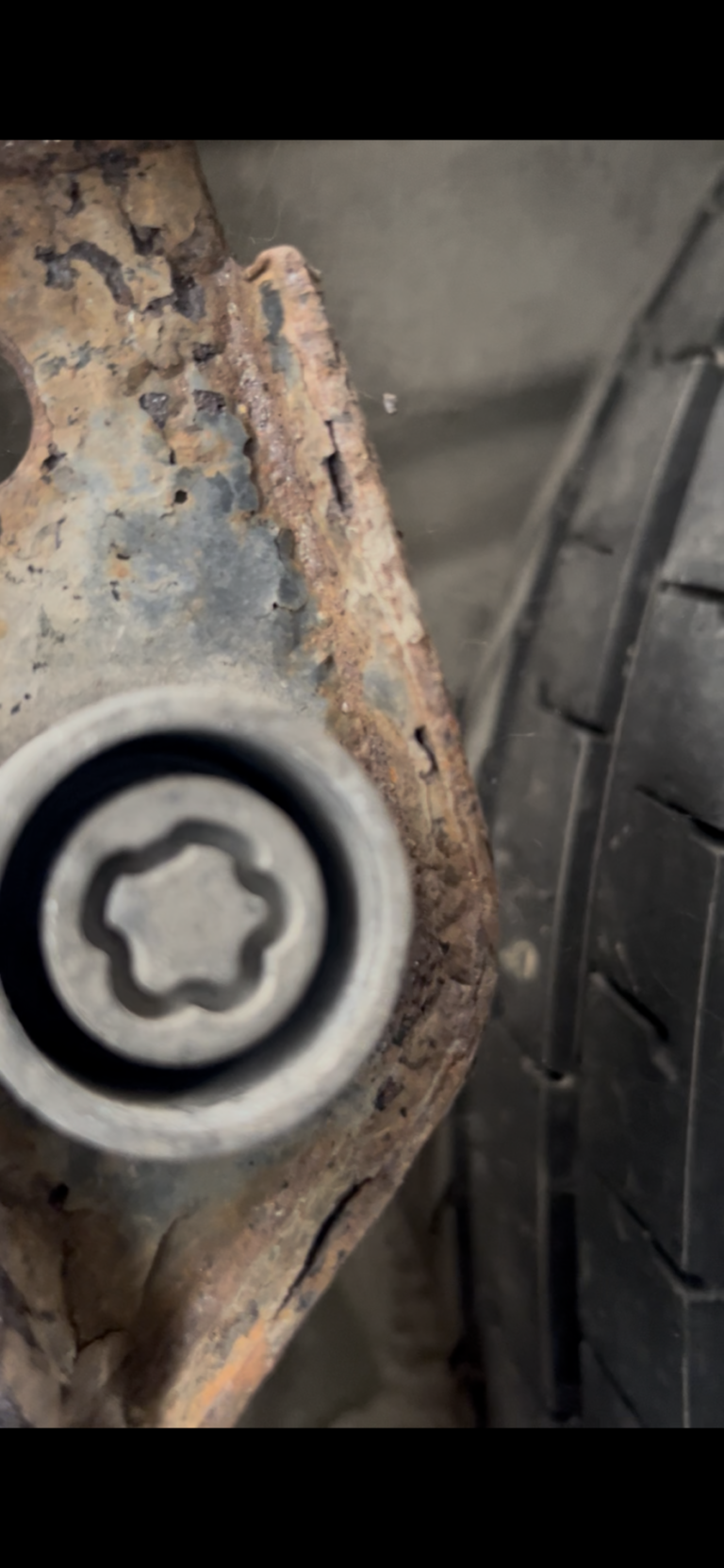Opel Vivaro wheel locking nut key replacement
