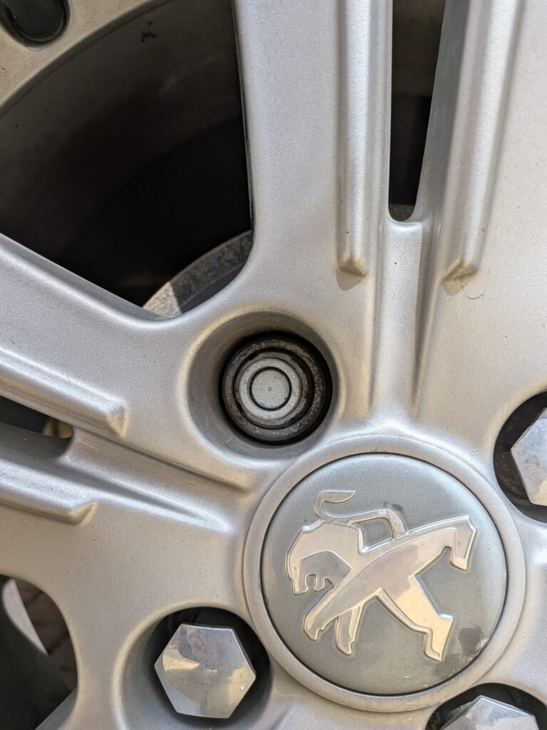 Peugeot 208 2014 wheel locking nut key replacement