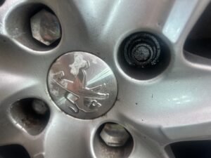 Peugeot 208 wheel locking nut key replacement