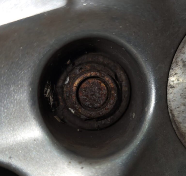 Peugeot 208 wheel locking nut key replacement