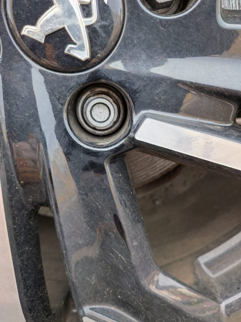 Peugeot E2008 wheel locking nut key replacement