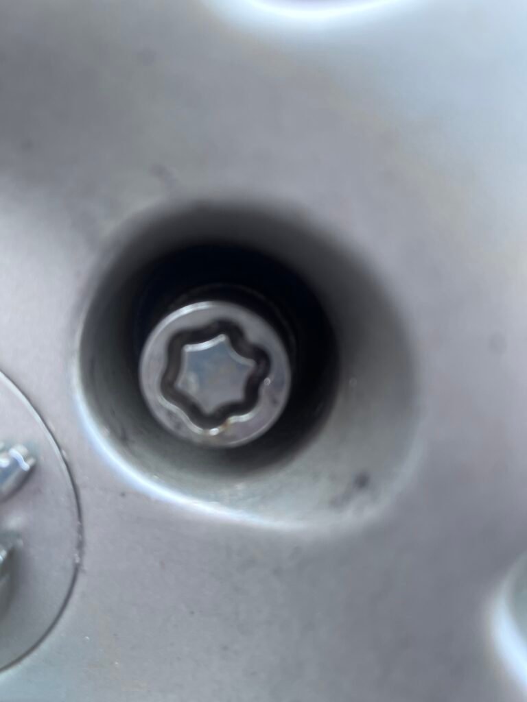 Peugeot 5008 locking wheel nut key