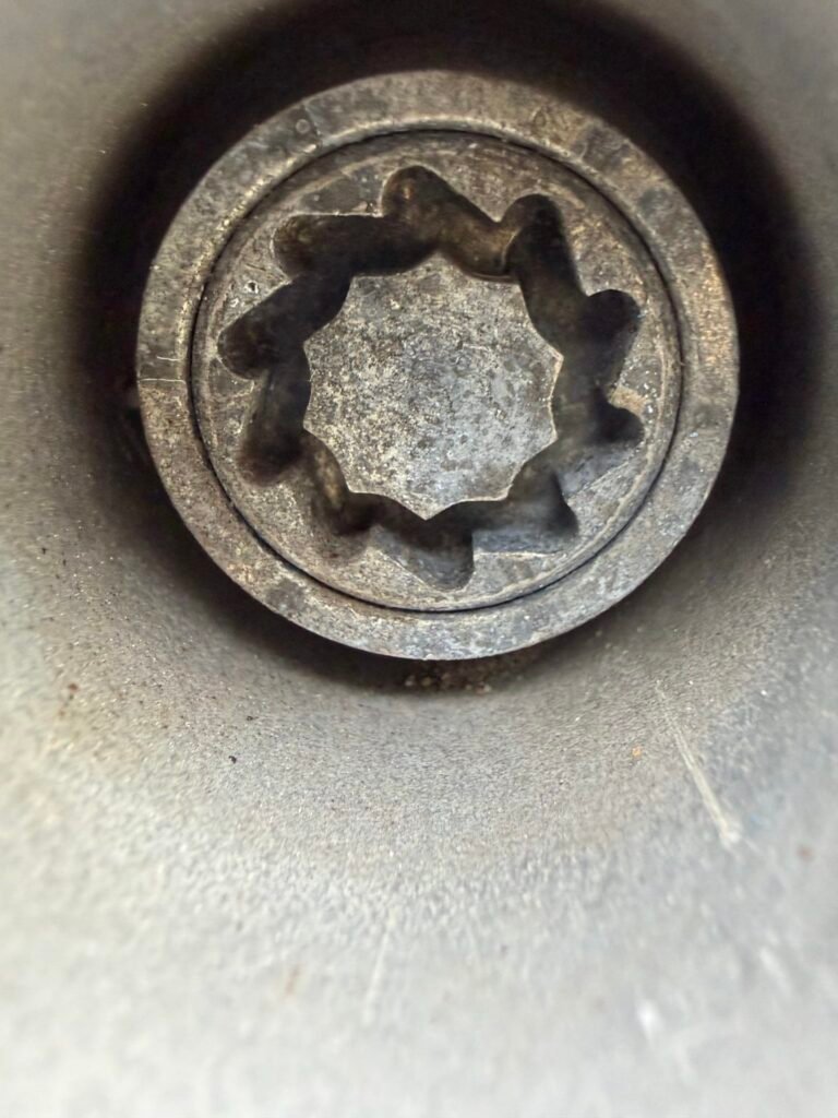 Polo 1.4 wheel locking nut key replacement