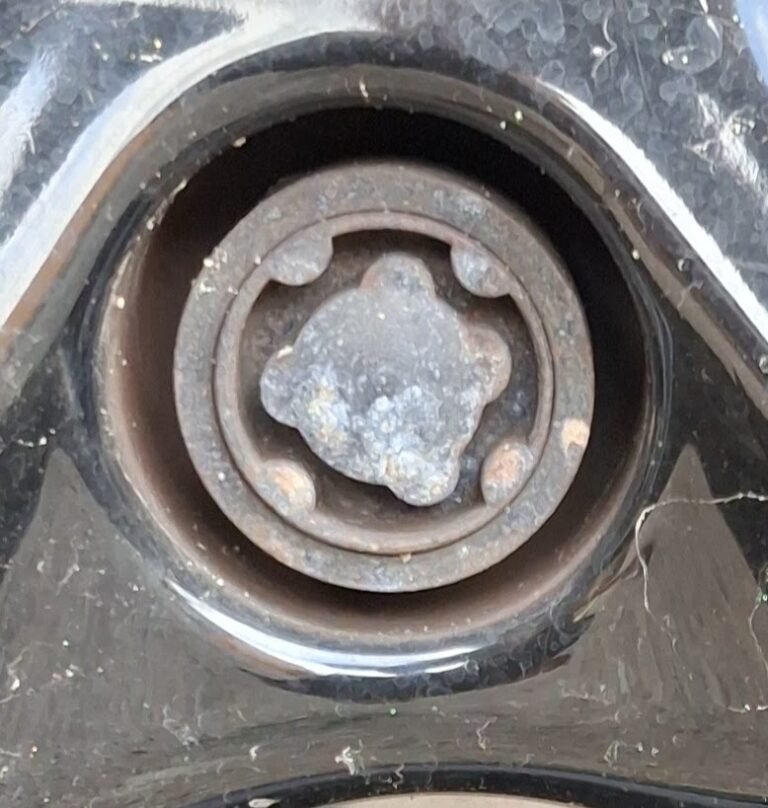 Porsche 718 Boxter 2.0t 2016 UK supplied wheel locking nut key replacement