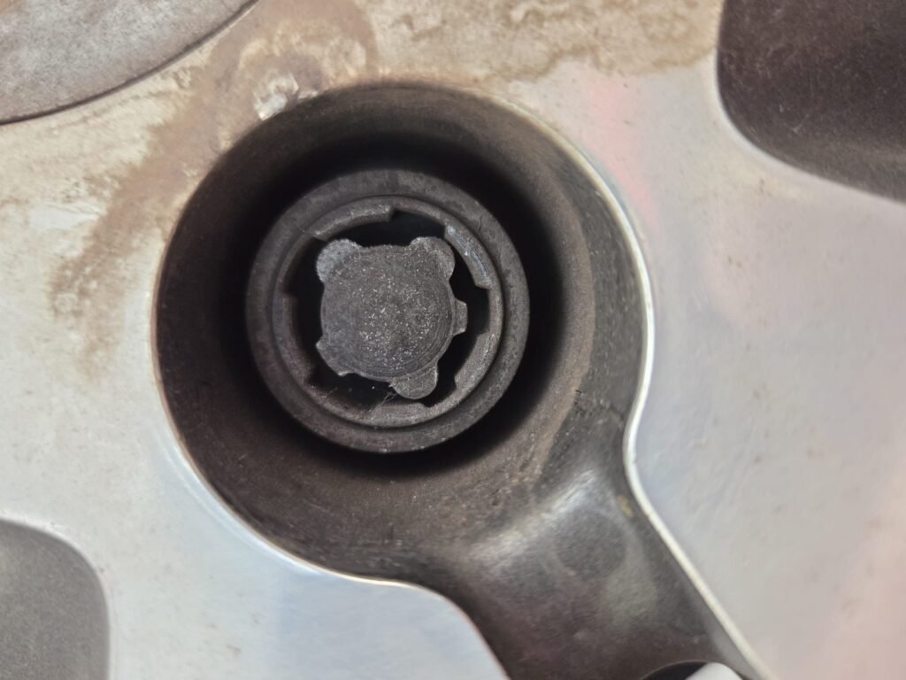 Porsche Cayenne wheel locking nut key replacement