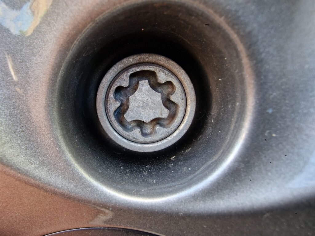 Porsche Cayman S 2006 wheel locking nut key replacement
