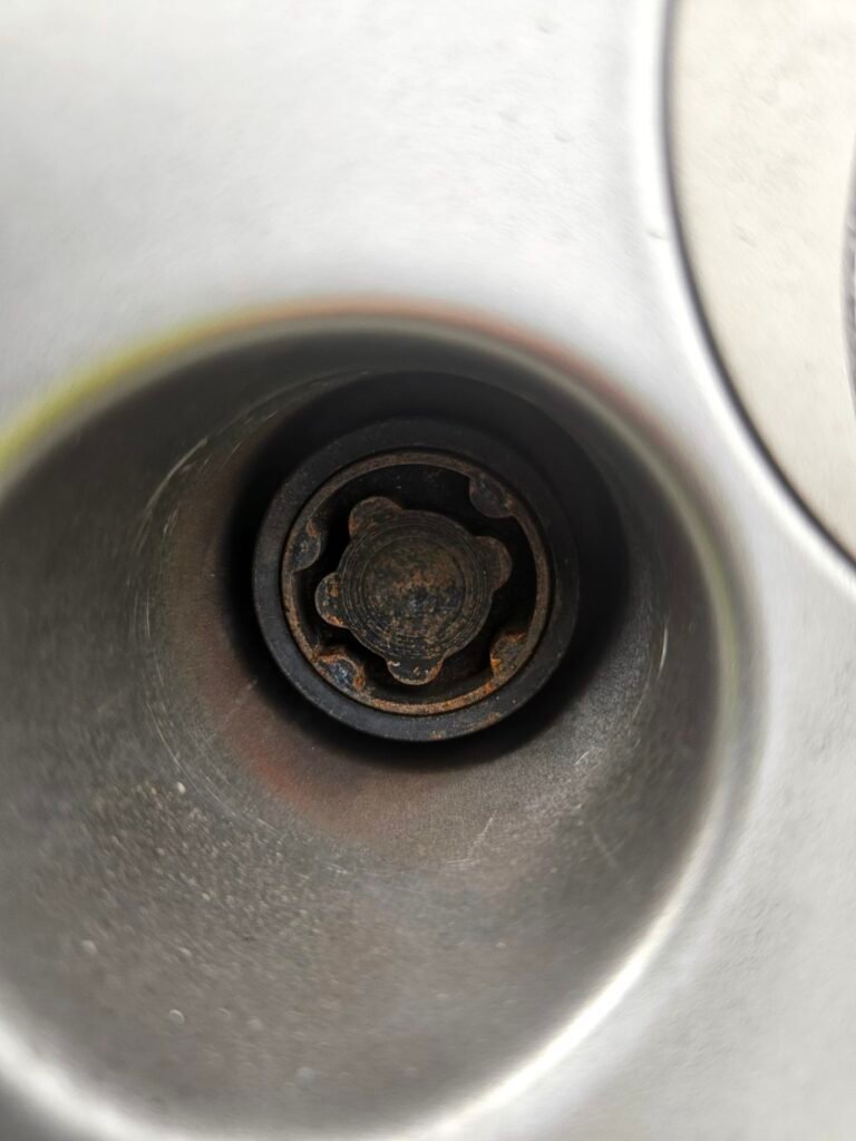 Porsche Macan wheel locking nut key replacement