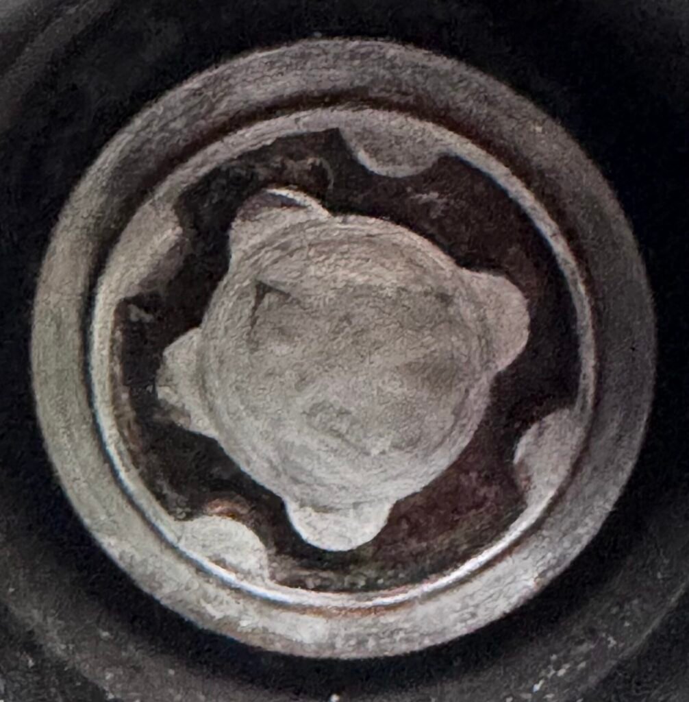 Porsche Macan wheel locking nut key replacement