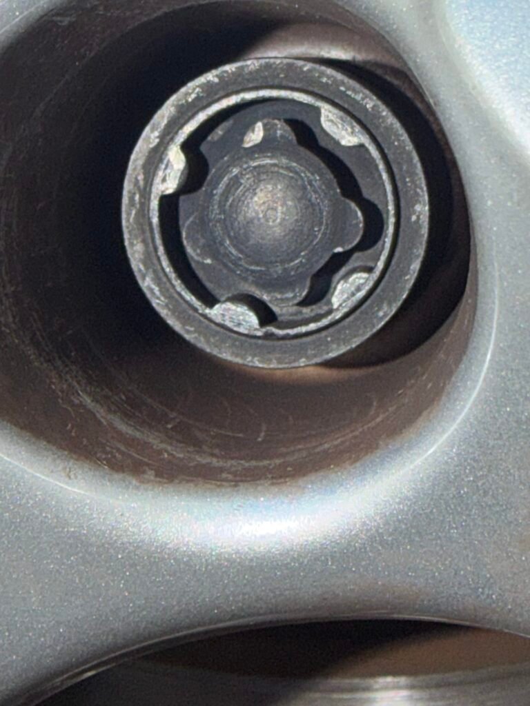 Porsche Macan wheel locking nut key replacement