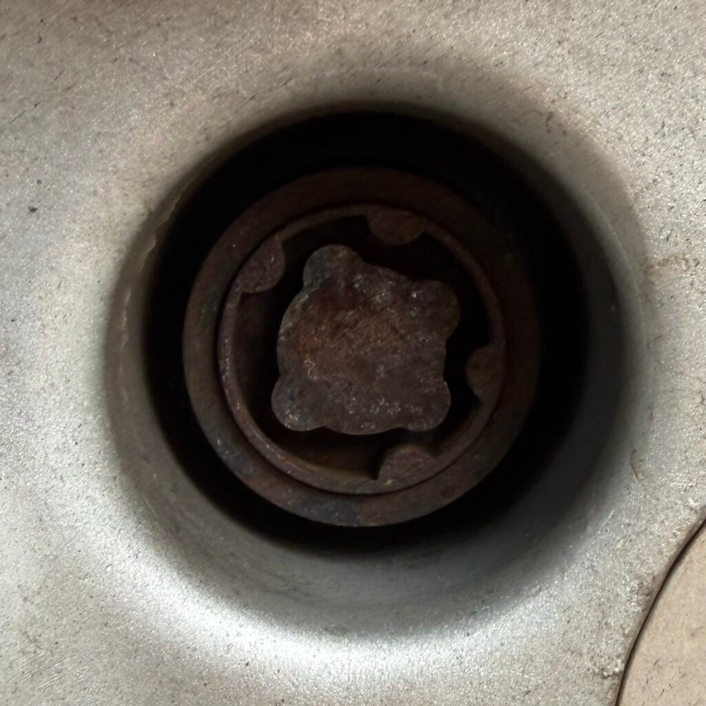 Porsche Macan wheel locking nut key replacement