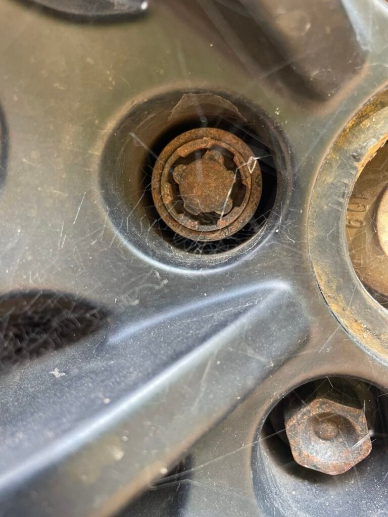 Porsche Macan wheel locking nut key replacement