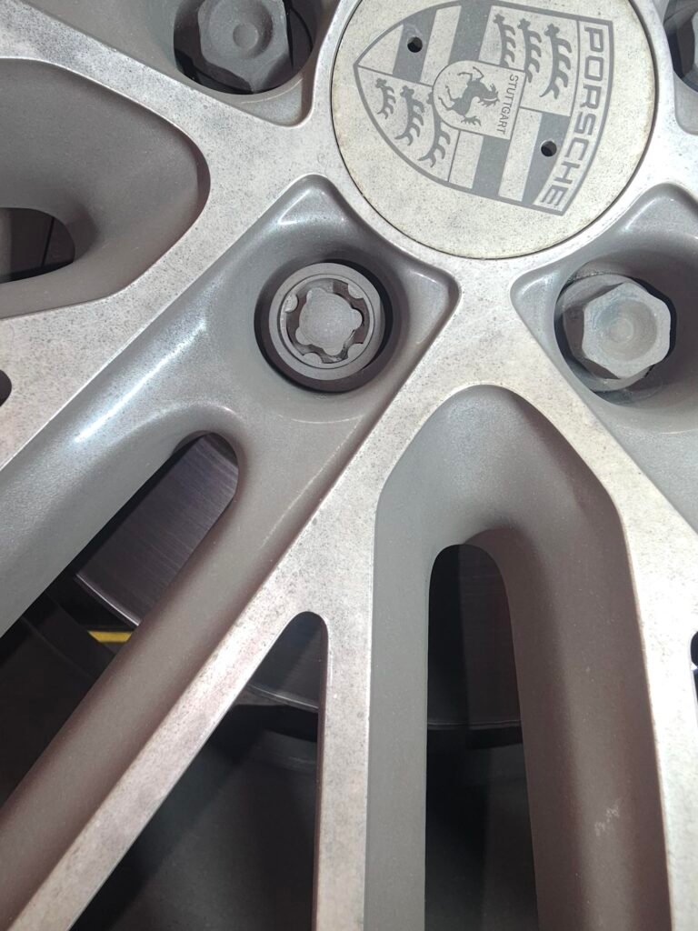 Porsche MACAN PDK wheel locking nut key replacement