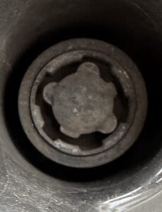 Porsche Macan S 2015 3.0V6 Diesel wheel locking nut key replacement