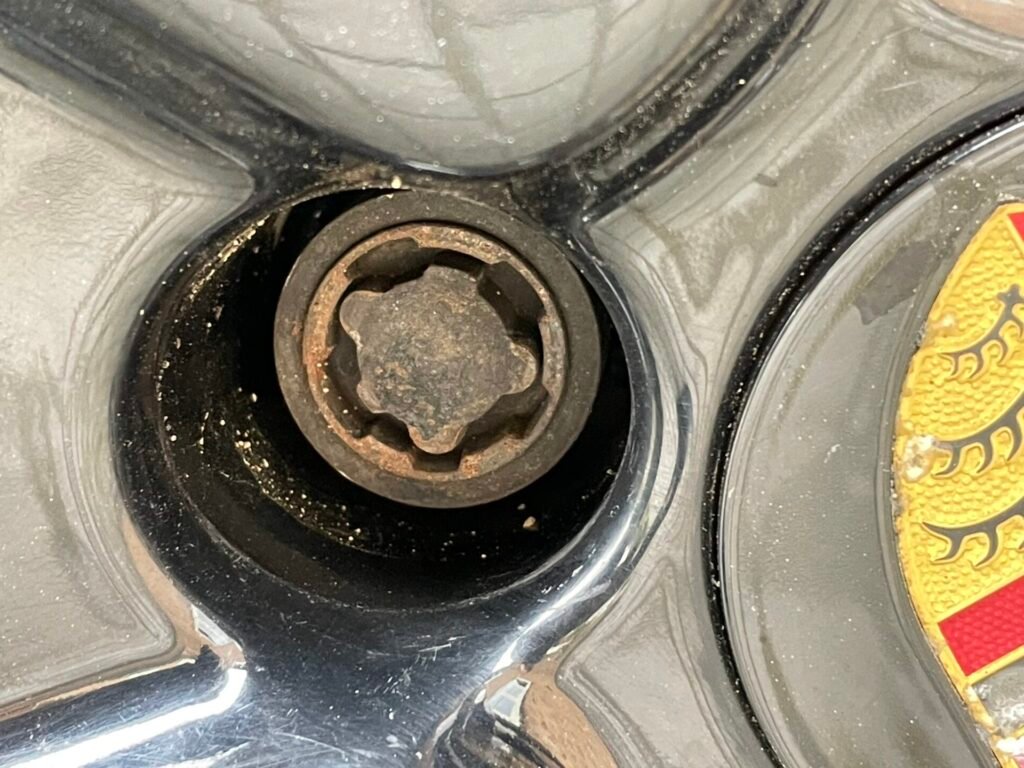 Porsche Macan wheel locking nut key replacement