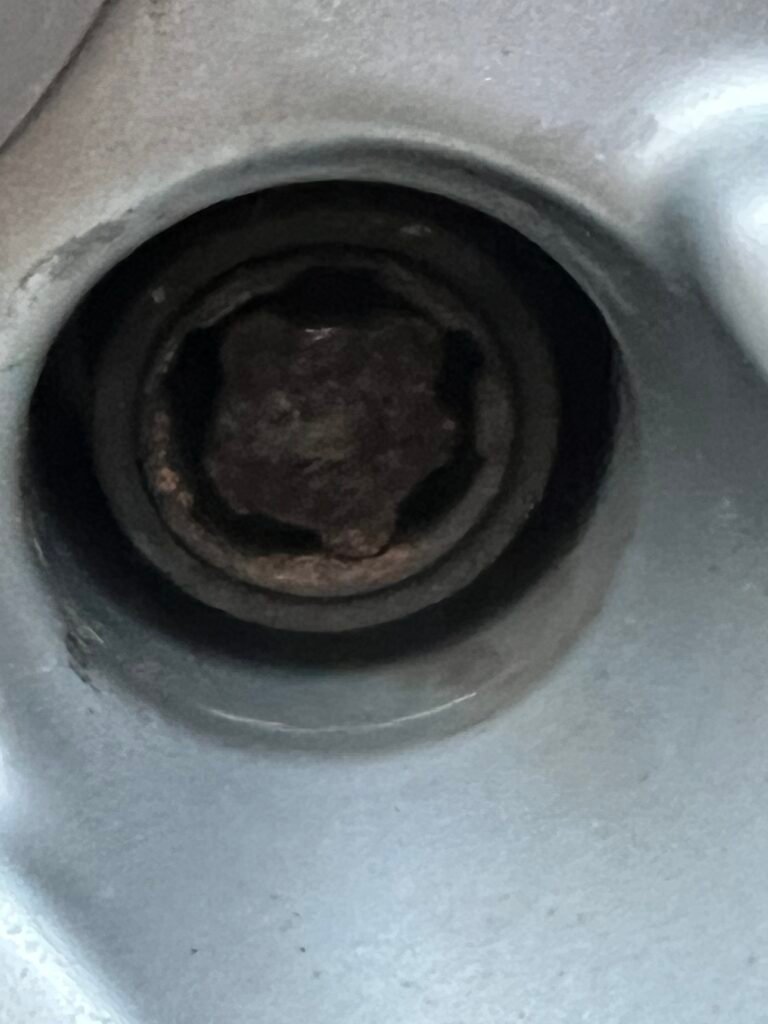 Porsche Cayenne wheel locking key