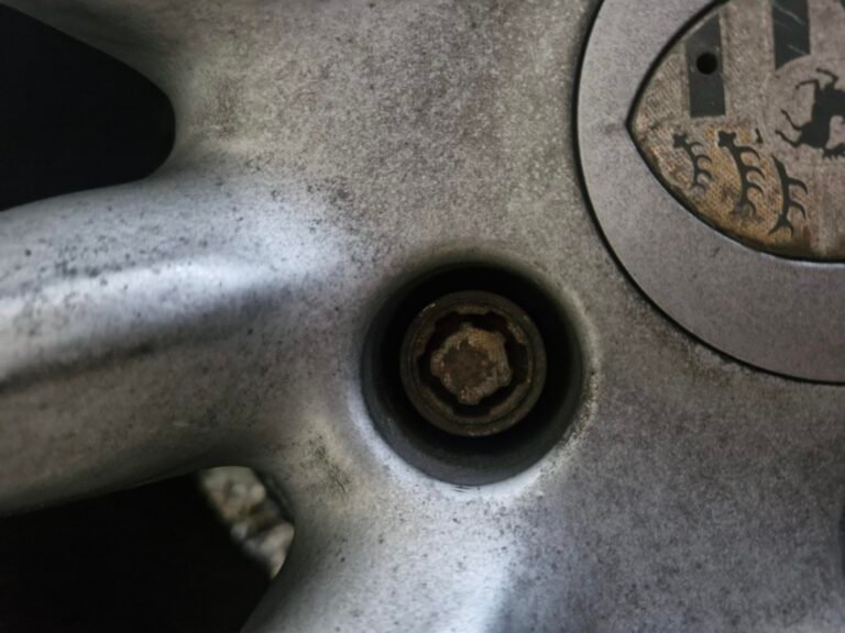 Porsche Cayman 987.2 lug nut key