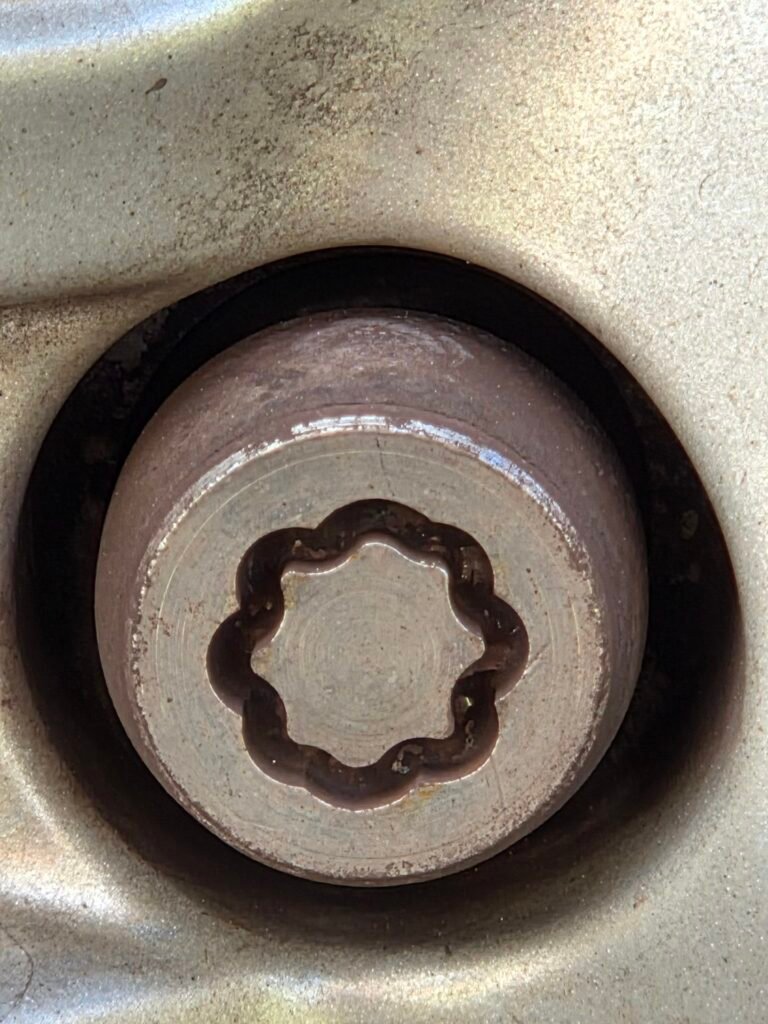 Range Rover Land Rover Evoque (2017) wheel locking nut key replacement