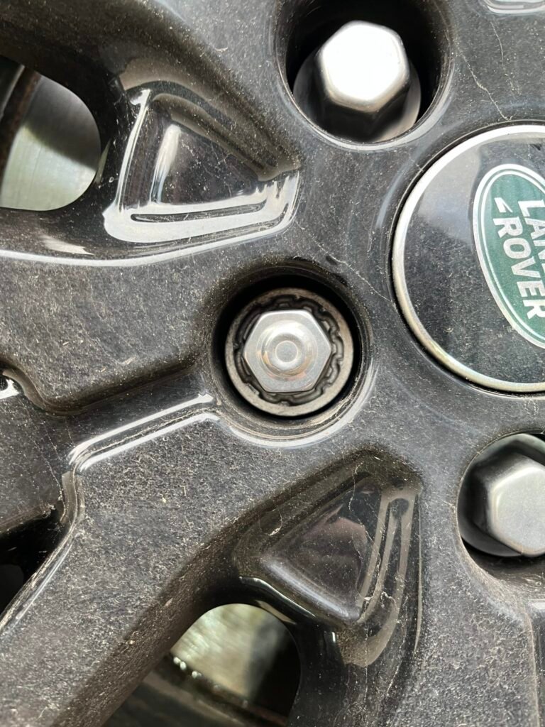 Range Rover Sport HSE wheel locking nut