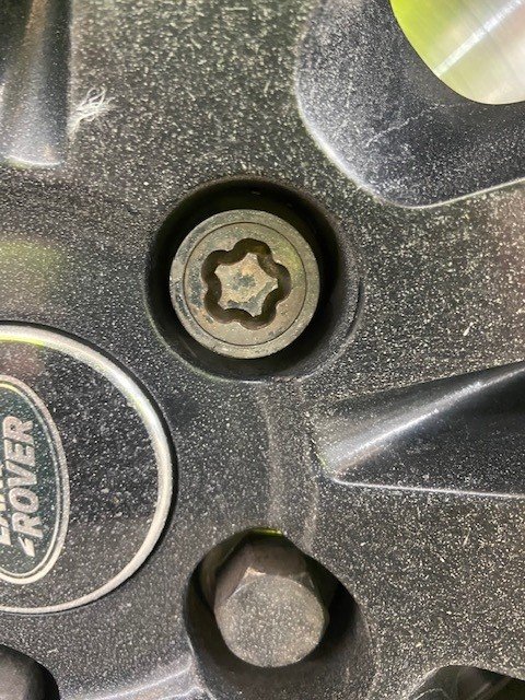 RANGE ROVER SPORT wheel locking key