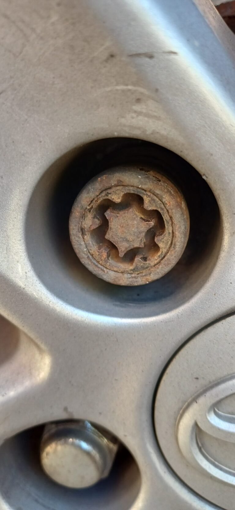 Rav 4 Icon D-4D wheel locking nut key replacement