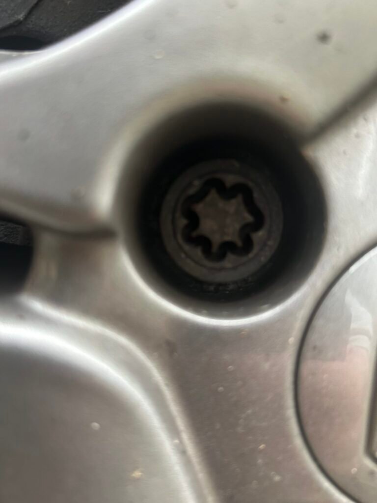 Renault Clio GT line wheel locking nut key replacement