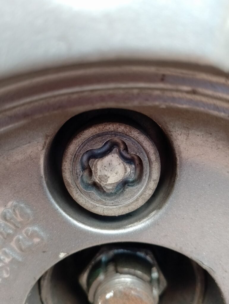 Renault Clio Tomtom wheel locking nut key replacement