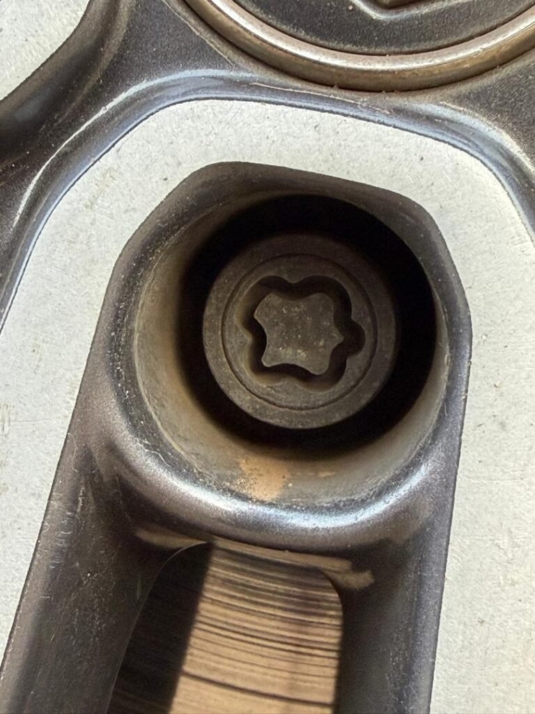 Renault Kadjar Kadjar Facelift wheel locking nut key replacement