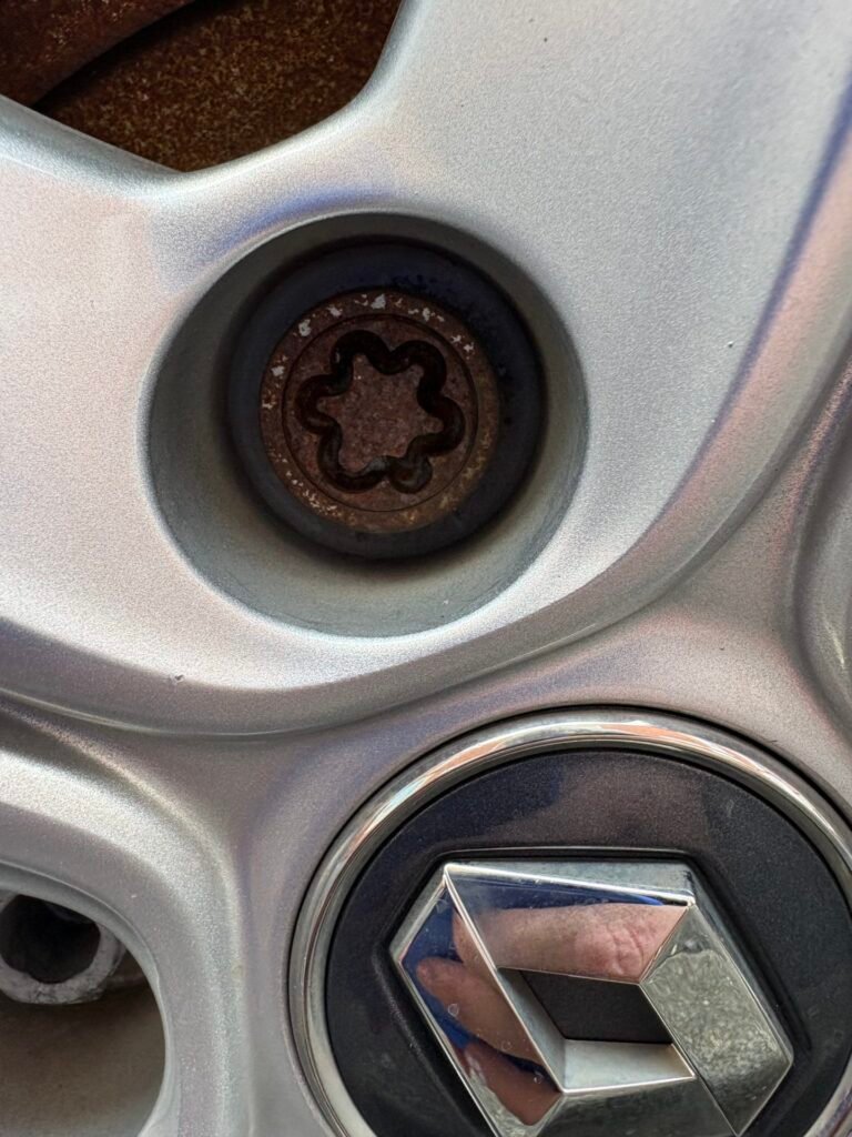 Renault Captur wheel locking nut key replacement