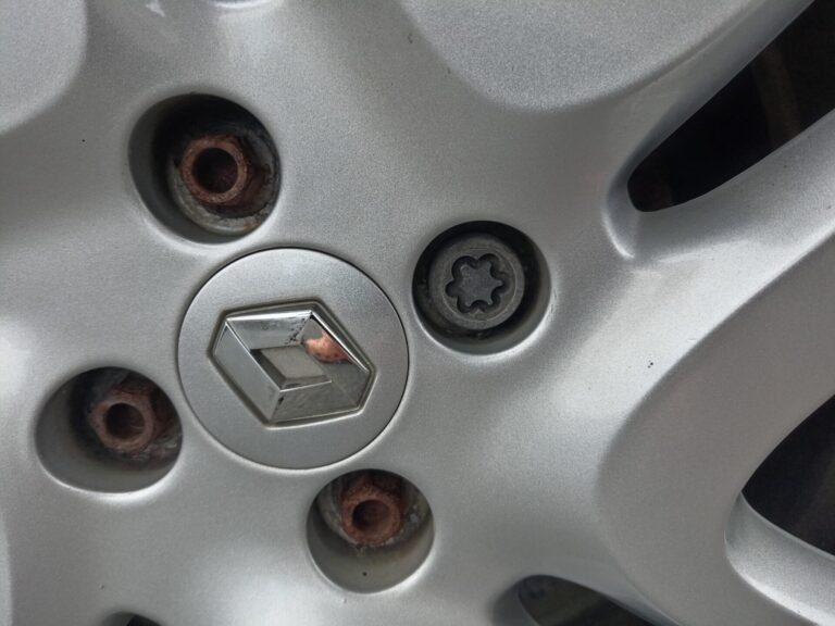 Renault Captur wheel locking nut key replacement