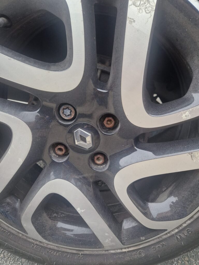 Renault Captur wheel locking nut key replacement