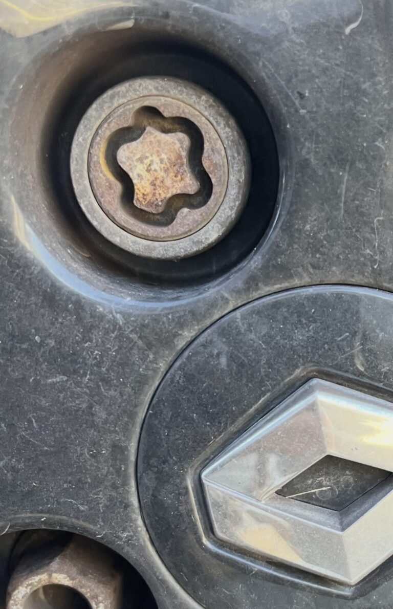 Renault Captur wheel locking nut key replacement