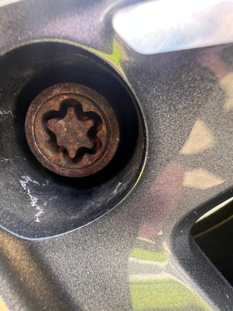 Renault Captur wheel locking nut key replacement