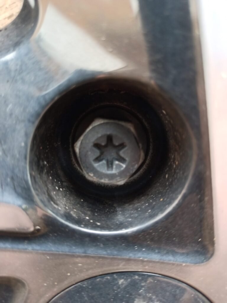 Renault Captur wheel locking nut key replacement